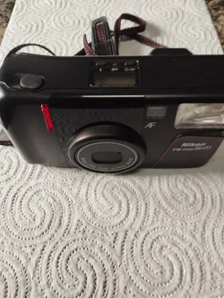 Cámara Nikon TW20 QD 35-70mm Macro