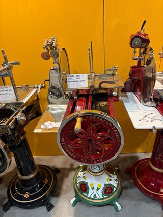 bellissima affettatrice antica a volano