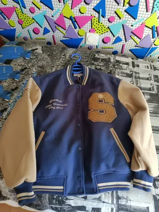 Chaqueta Beisbolera Pull&Bear Azul y Beige