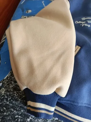 Chaqueta Beisbolera Pull&Bear Azul y Beige