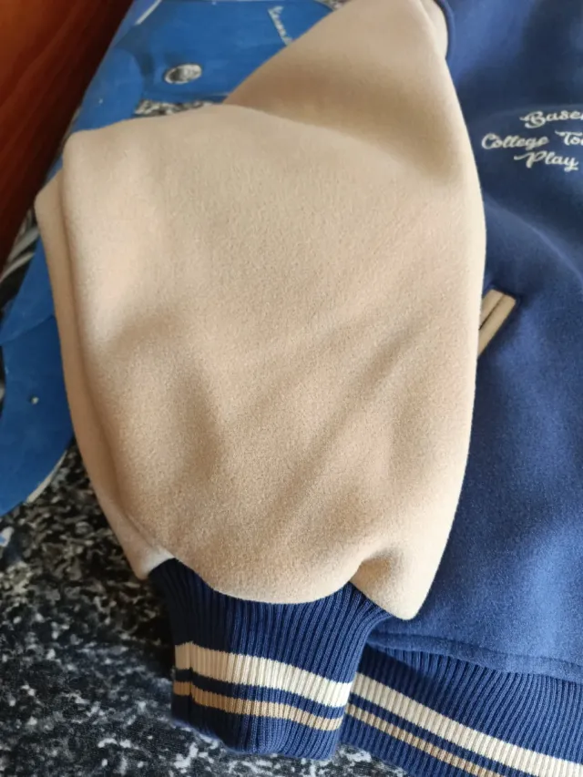 Chaqueta Beisbolera Pull&Bear Azul y Beige