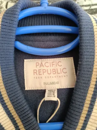 Chaqueta Beisbolera Pull&Bear Azul y Beige