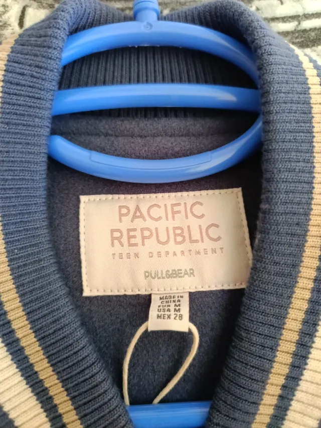 Chaqueta Beisbolera Pull&Bear Azul y Beige