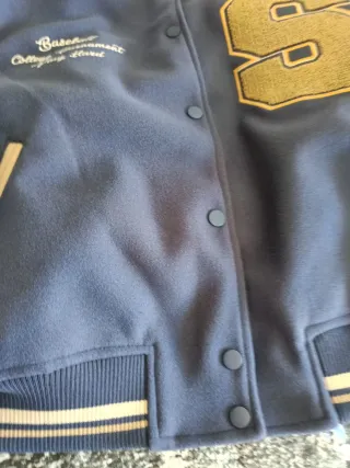 Chaqueta Beisbolera Pull&Bear Azul y Beige