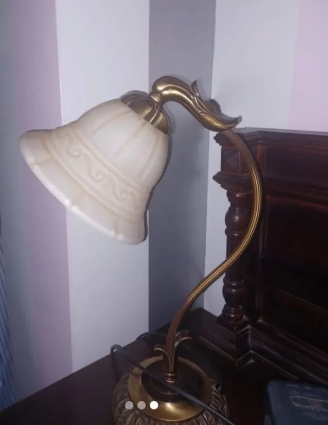 Lámpara de mesa vintage beige y dorada