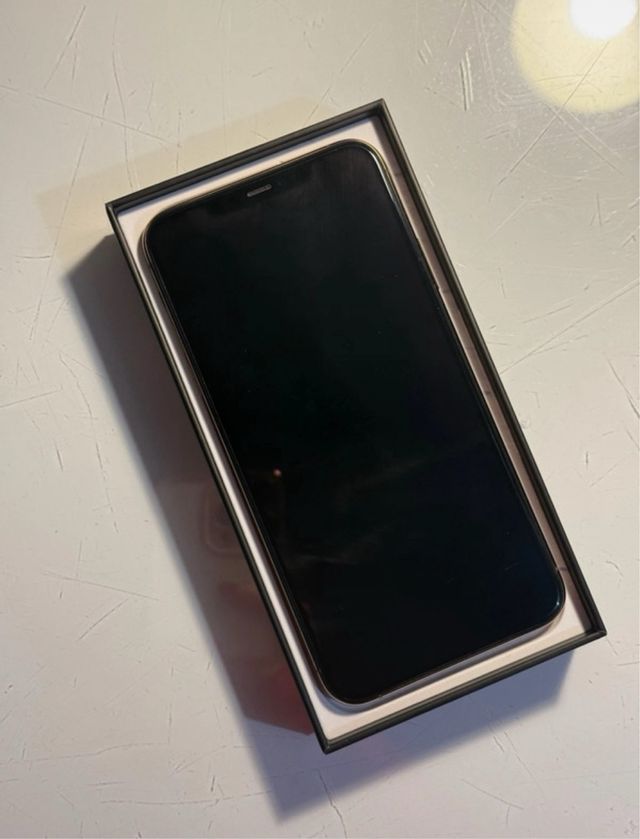 iPhone 11 Pro Max Dourado