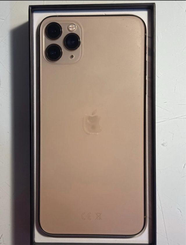 iPhone 11 Pro Max Dourado