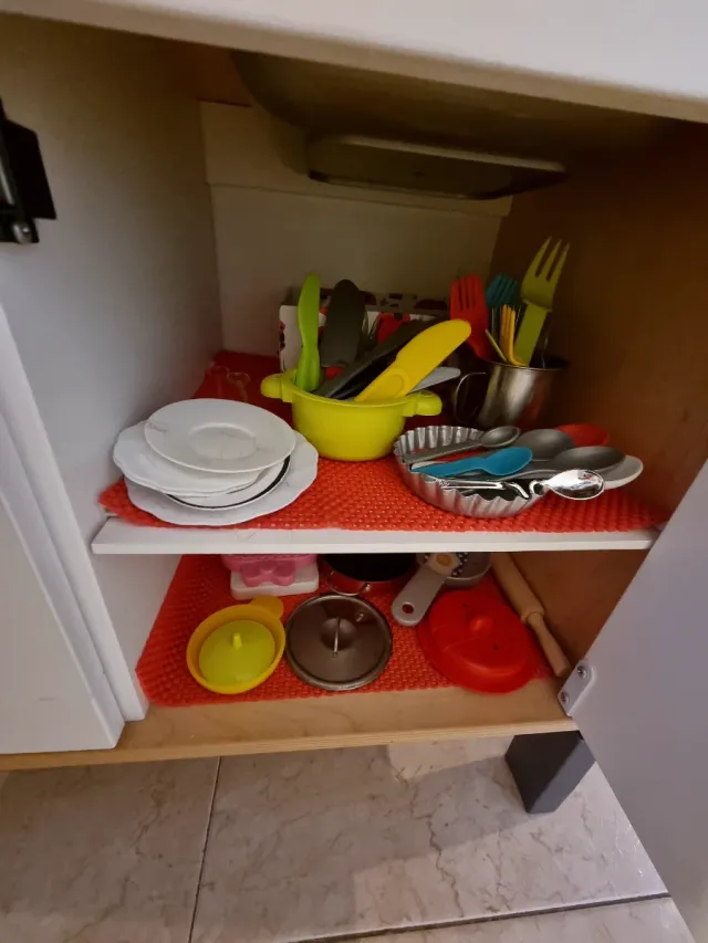 Cocina Ikea y lavaplatos.