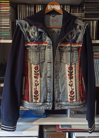 Cazadora Desigual vaquera bordada talla 44/46