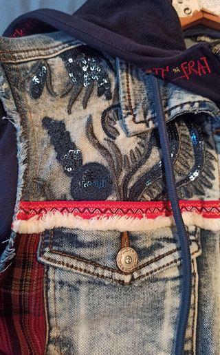 Cazadora Desigual vaquera bordada talla 44/46