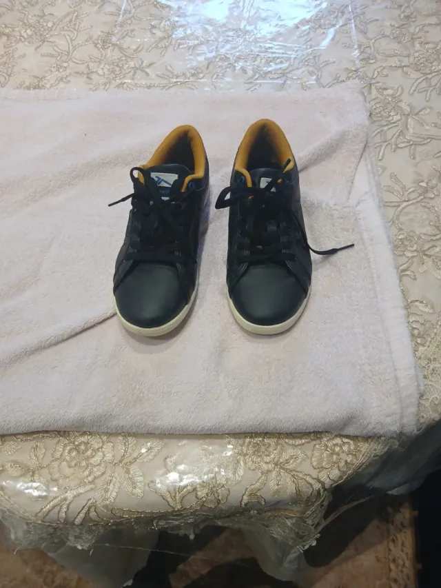 Zapatos negros con cordones