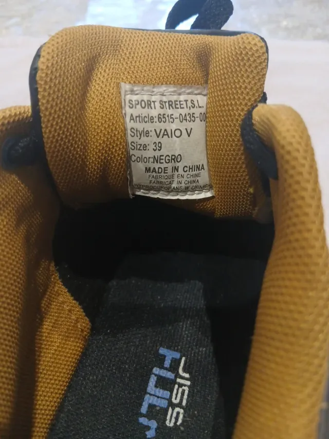 Zapatos negros con cordones