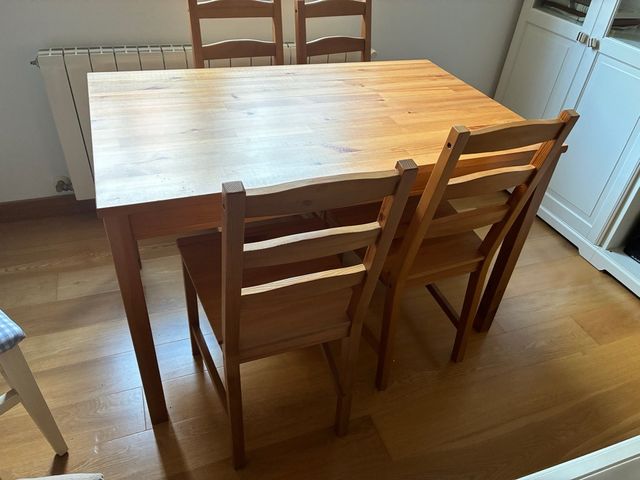Mesa y 4 Sillas Ikea Madera