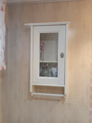 Mueble de baño Ikea madera y cristal