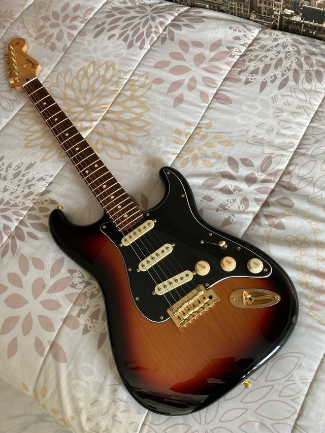 CAMBIO Fender Stratocaster LE Golden Hardware