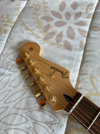 Fender Stratocaster LE Golden Hardware
