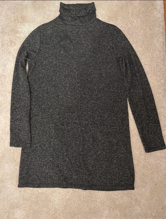 Vestido de punto cuello alto gris