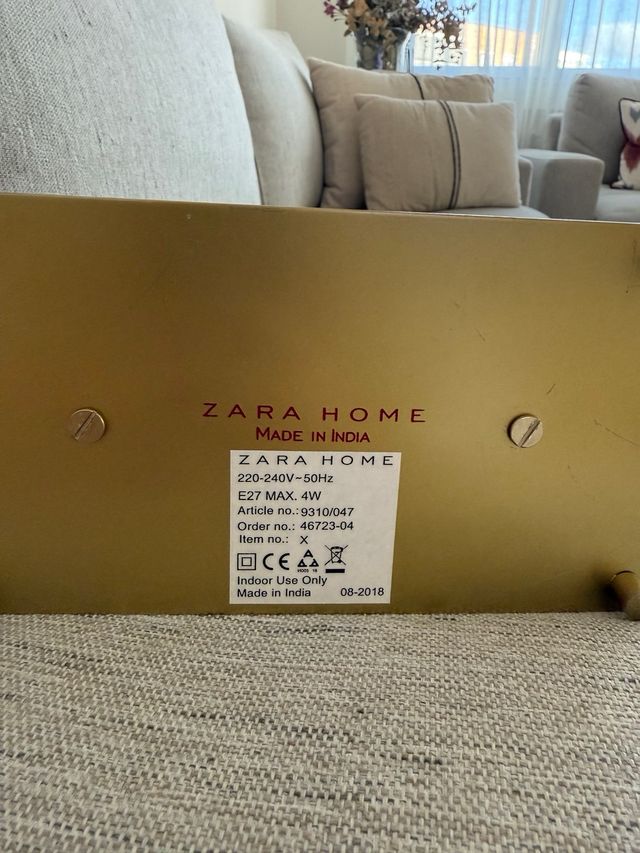 Lámpara sobremesa metal Zara Home.