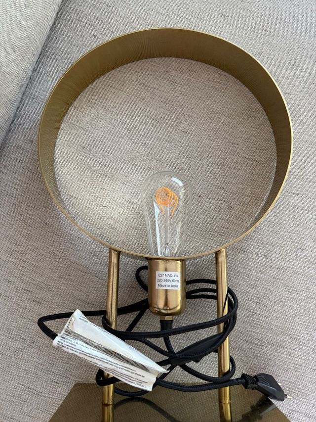 Lámpara sobremesa metal Zara Home.