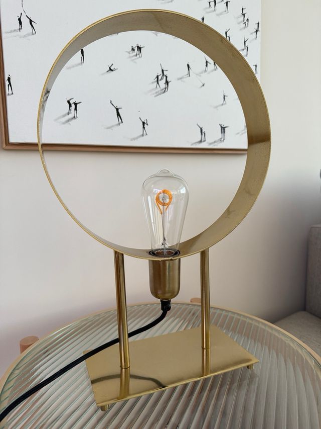 Lámpara sobremesa metal Zara Home.