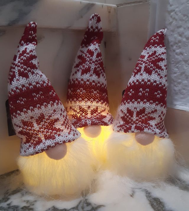 Navidad- 3 Gnomos adorno Blanco y Rojo Led.