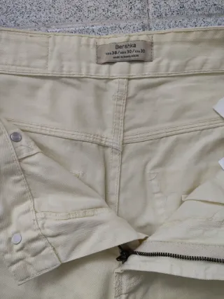 Pantalones cortos Bershka hombre.