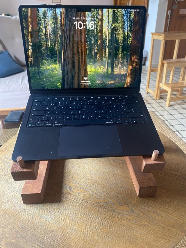 Soporte de madera para portátil