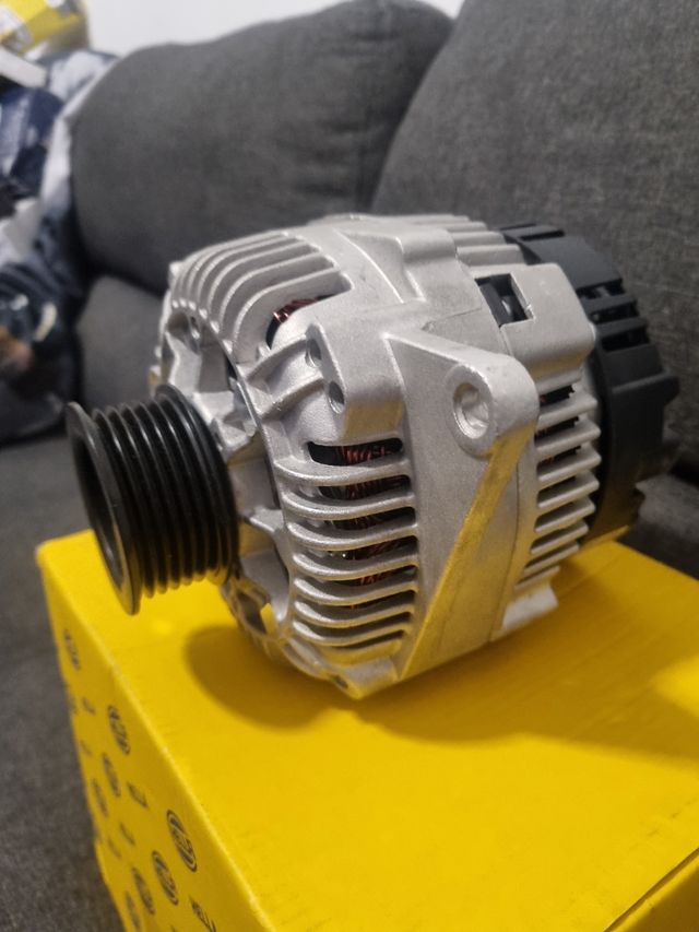 Alternador Hella 14V 110A Dacia Renault