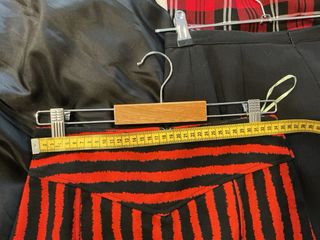 Falda lápiz rayas rojas y negras