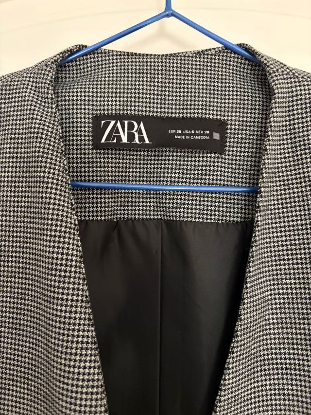 Blazer Zara Gris y Negro Talla s