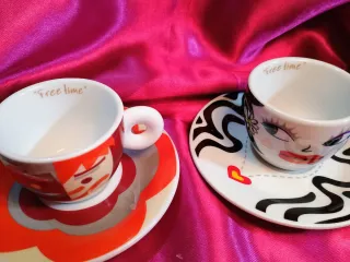 Set 4 Tazzine con piattini design