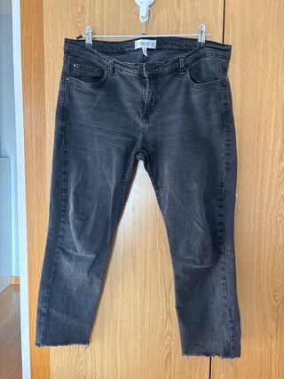 Pantalón vaquero Mango gris talla 44