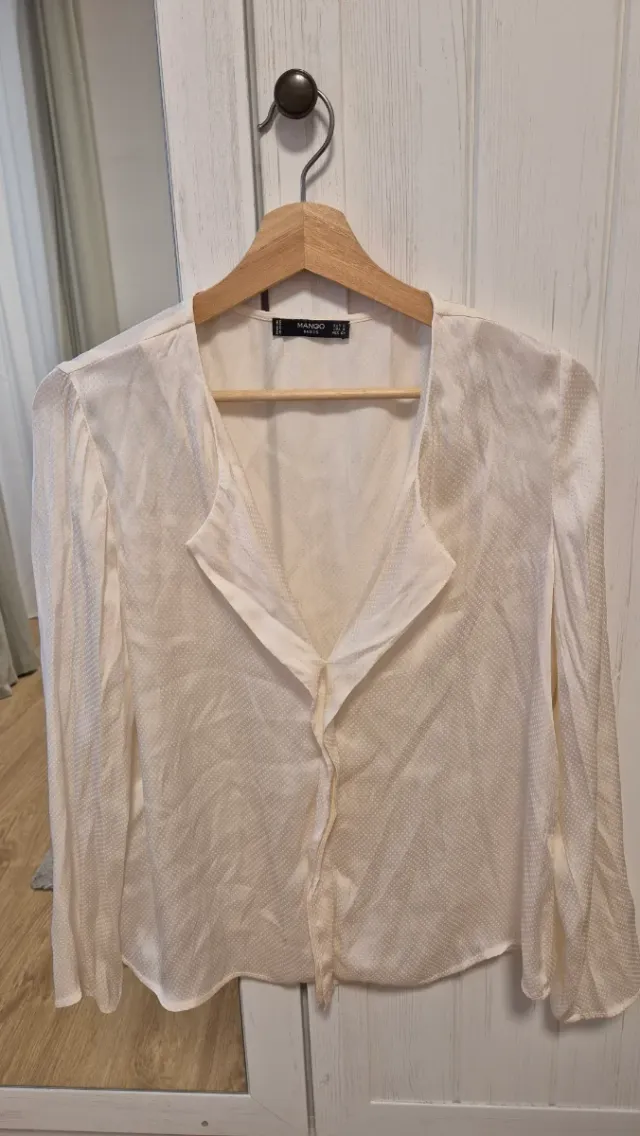 Camisa Mango blanca detalles