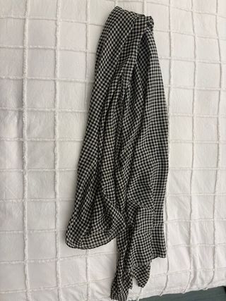 Fular cuadros Vichy gris y negro Mango