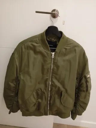 Chaqueta Bomber Bershka Verde Militar