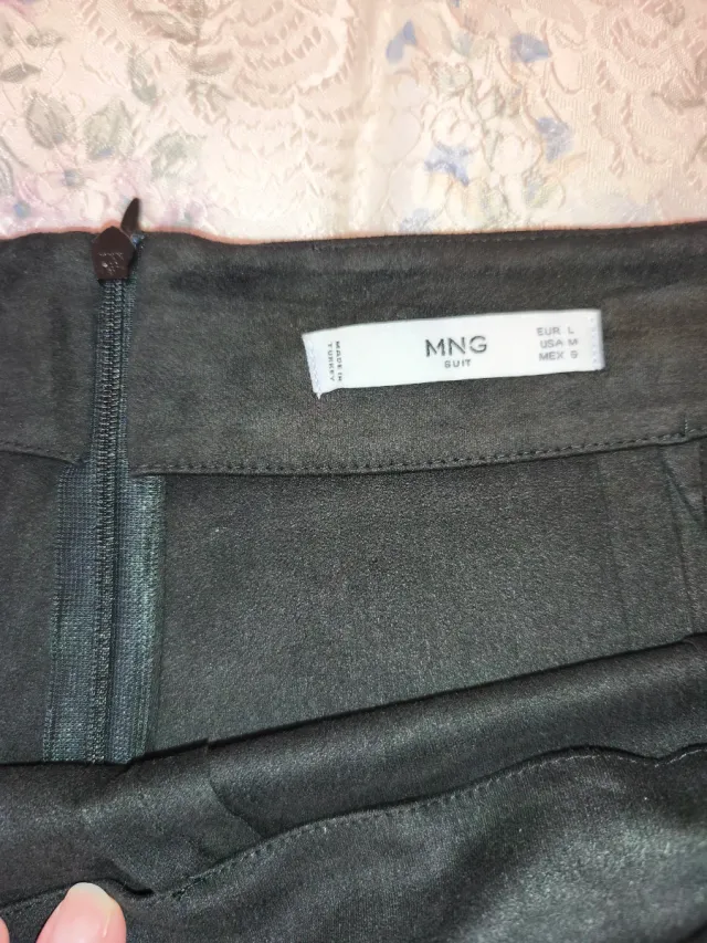 Minifalda Mango Talla L con ojales