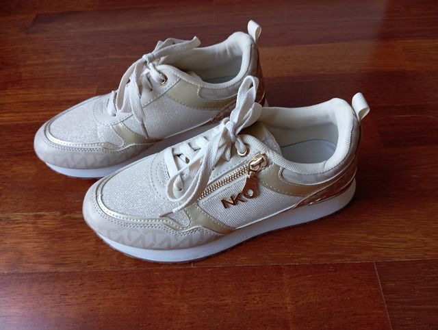 Zapatillas Mujer Talla 37 Doradas y Blancas