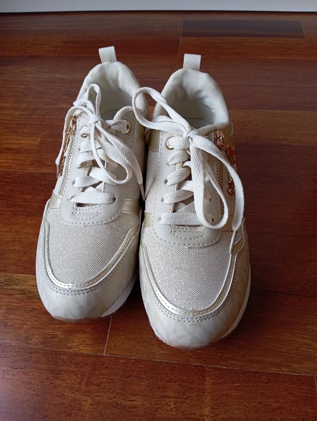 Zapatillas Mujer Talla 37 Doradas y Blancas