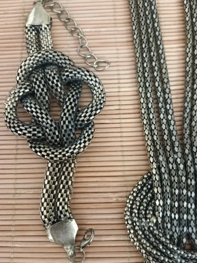 Conjunto bisutería nudo dorado y negro