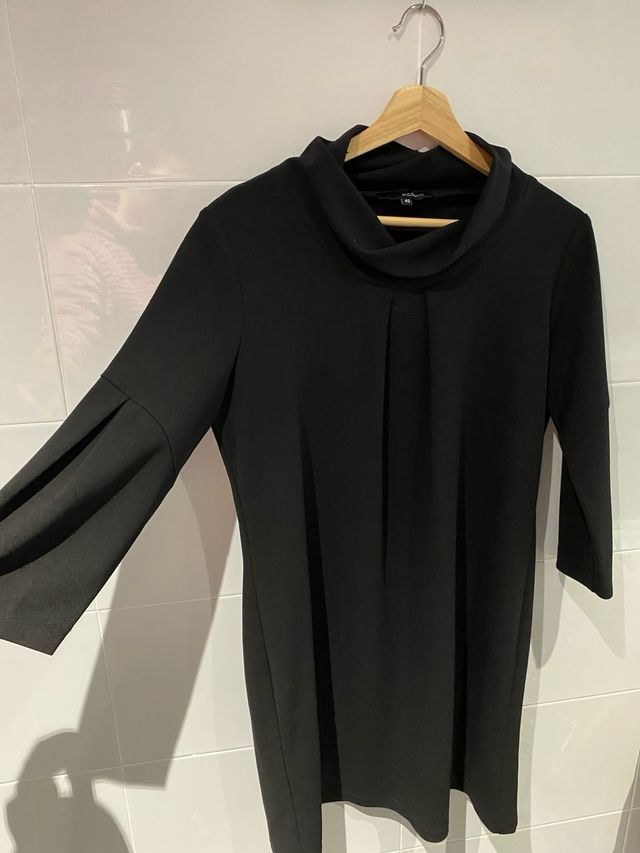 Vestido elegante negro de Andamio