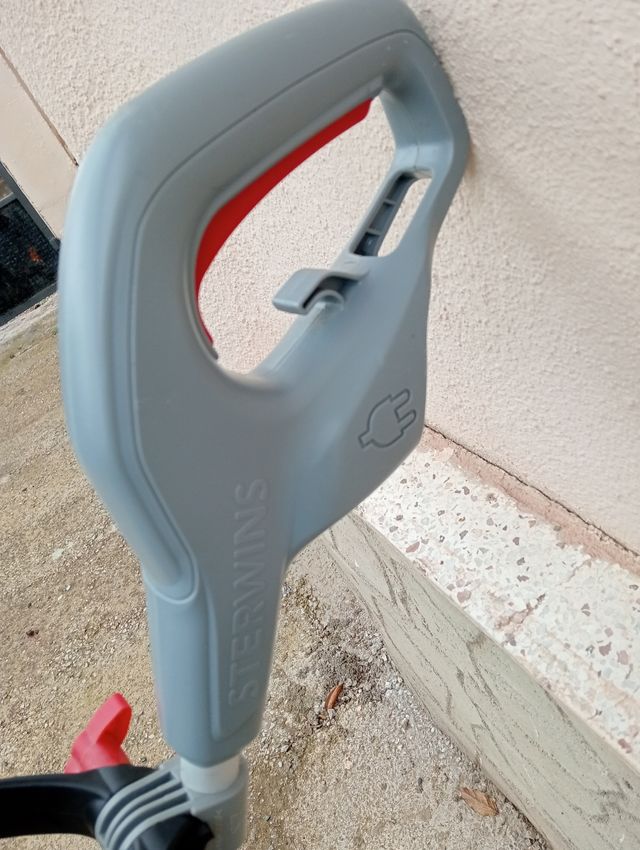 Desbrozadora Eléctrica Sterwins 600W