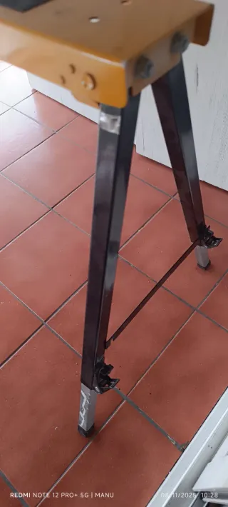 Caballete de hierro plegable ,y regulable en alto