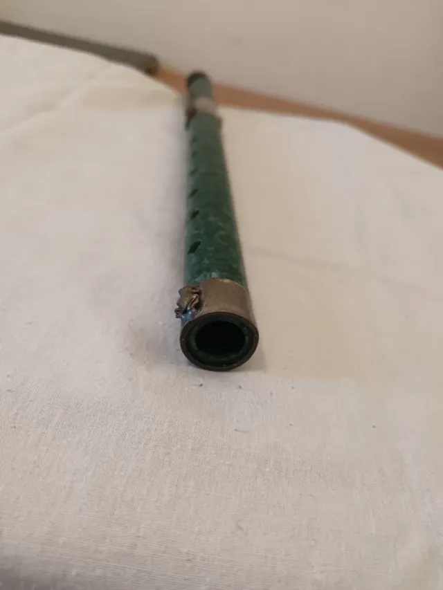 Flauto in pietra di giada con incisioni manufatte