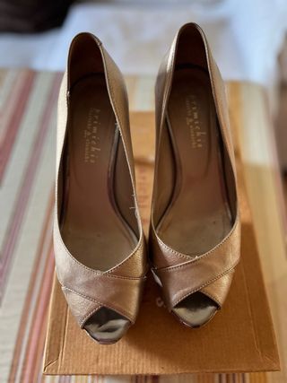 Zapatos de tacón plateados peep toe