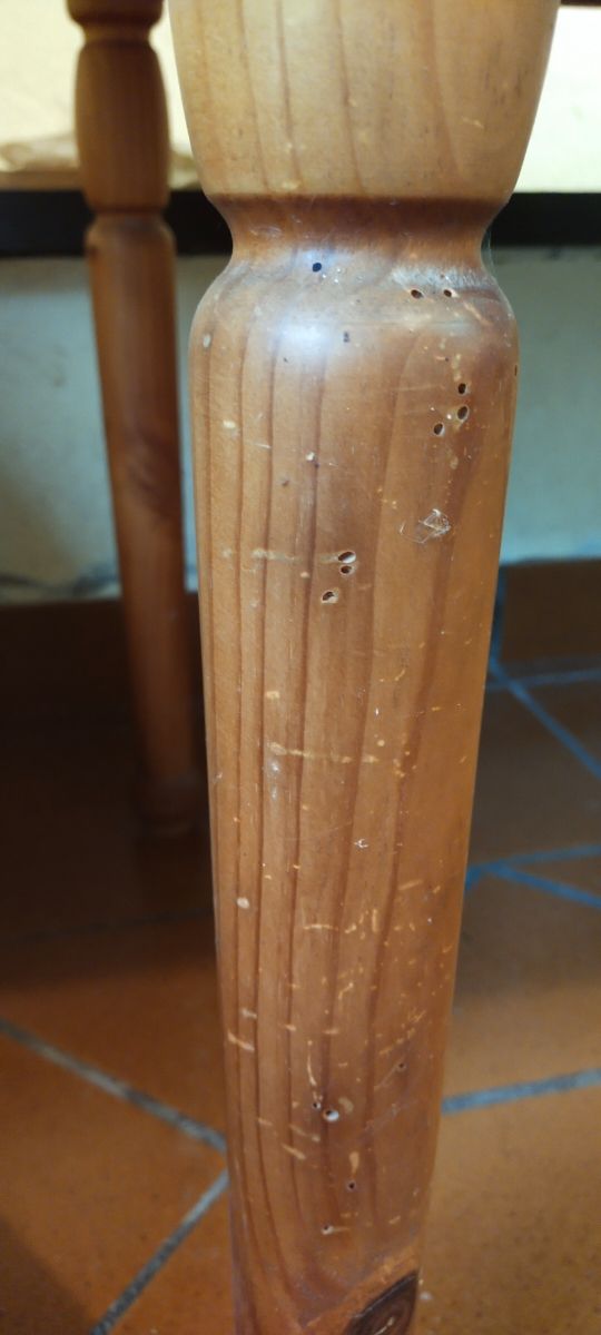 Mesa de comedor de madera