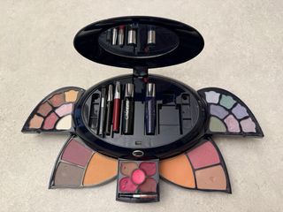 Caja de maquillaje Melvi azul y plateada