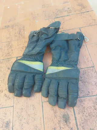 Guantes de moto negros y amarillos