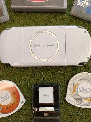 Consola PSP Bianca + 4 Giochi UMD