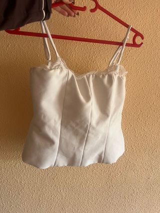 Top lencero blanco con encaje