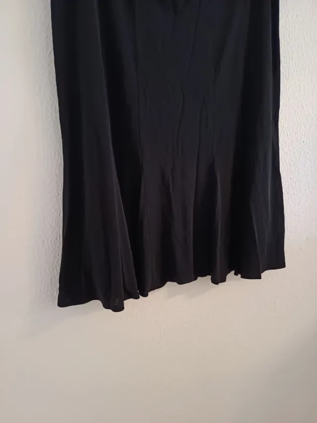 Falda negra con vuelo de neja Talla 54
